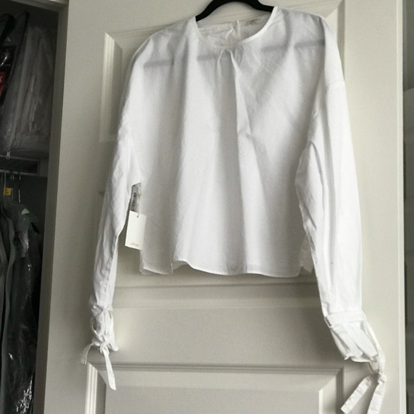 Elodie blouse from Aritzia. BNWT - Picture 2 of 4